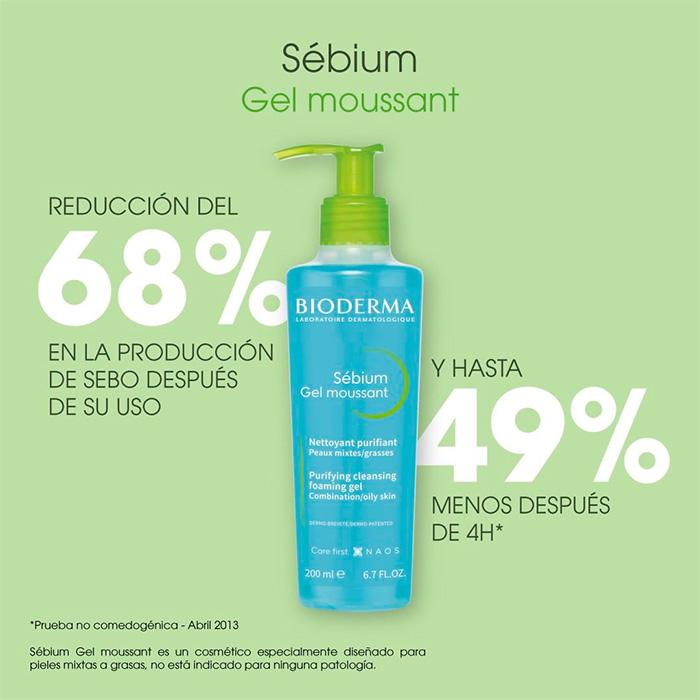 Bioderma Sébium foaming gel bottle on a green background with text about its benefits.