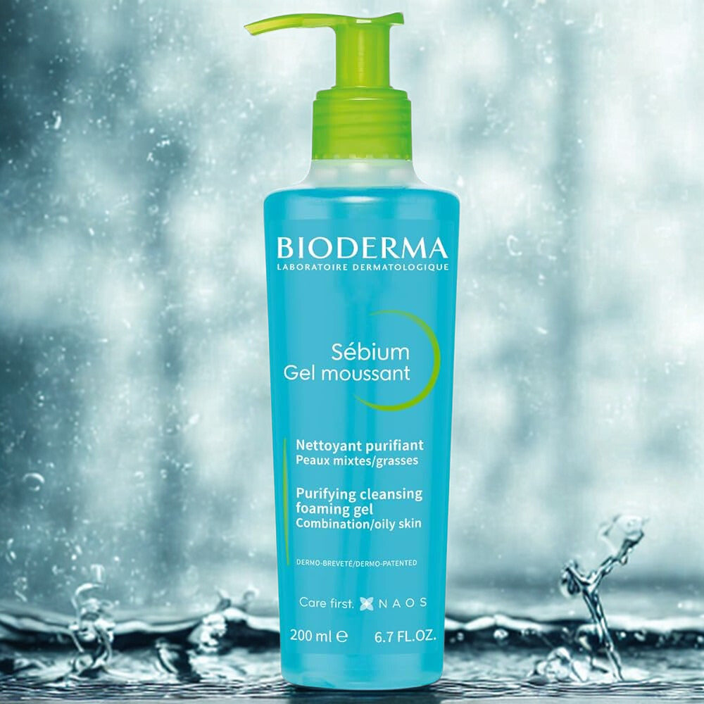 Bioderma Sebium Gel moussant bottle with water droplets in the background